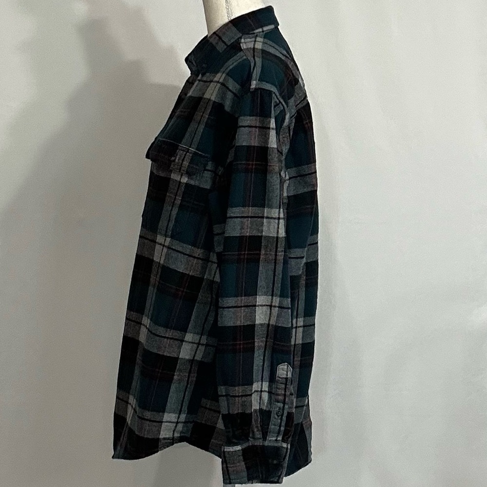 Green and Gray Casual Button Down Shirt with Plaid Design - Picture 4 of 6